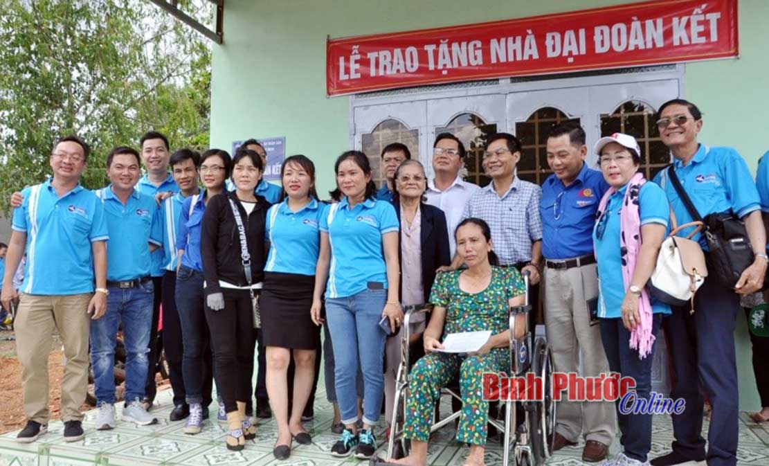 Hội bảo tồn lan rừng Việt Nam và Tòa hành chính - Tòa án Nhân dân thành phố Hồ Chí Minh trao căn nhà đại đoàn kết cho hộ bà Nguyễn Thị Loan